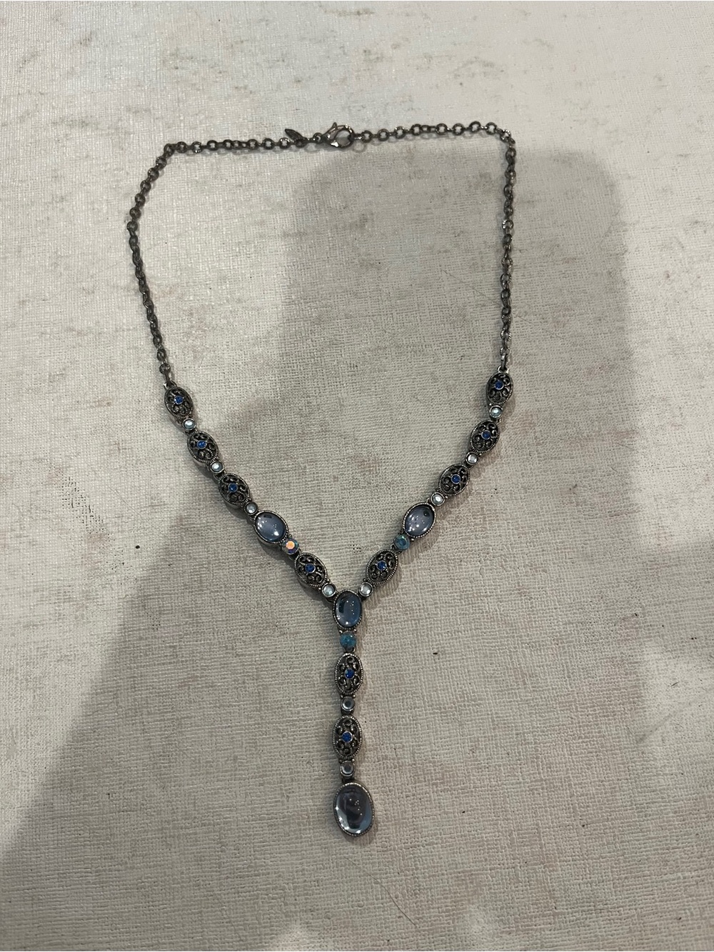 Vintage Avon Delicate Blue Crystal/ rhinestone Y-Shape Necklace. GUC!
